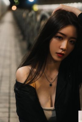 「ゾーイ・ルオイ」は美しい顔と、人々をとても酔わせているような熱い体を持っています（10P）