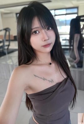 甘い容姿の下に無限の誘惑を秘めた「瞳キミ」(10P)