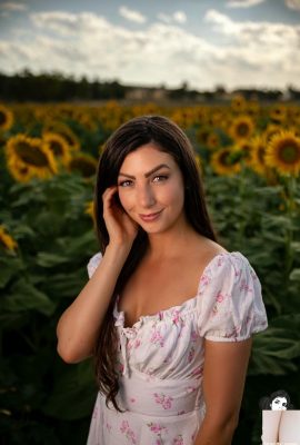 (Suicide Girls) 2025 年 7 月 21 日 – Siennabreeze – Flirty In The Flowers (54P)