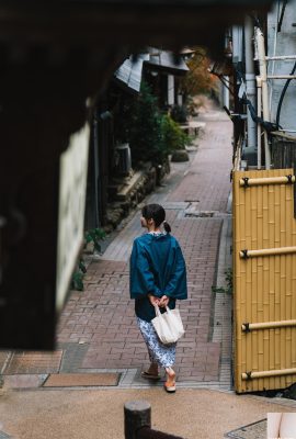 (けんけん) 魅力的な電気の瞳は誘惑に満ちていて一目惚れしてしまいます(38P)