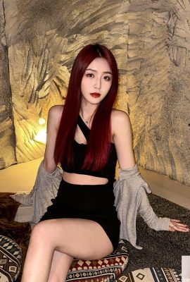 「ゾーイ・ルオイ」は美しい胸、白い肌、そして素晴らしい肌を持っています（10P）