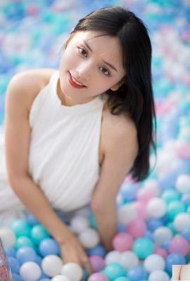 白いドレスのユウェン (21P)