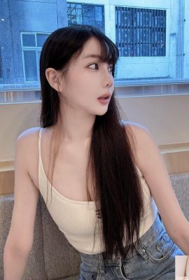 恋人の女の子「フィービー」は明るく魅力的な顔と全身が完璧です（10P）