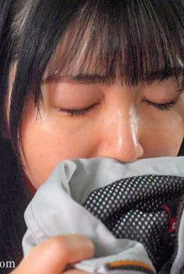 真白ふわり：中年チ〇ポ偏愛女學生 オナバレから始まる、ずっと好きだったおじさん… (21P)