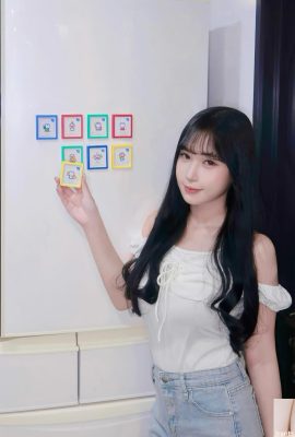 「ペンペン」は彼女の美しい顔に魅了されます（10P）