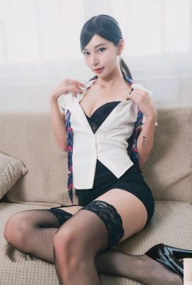 スレンダーで美脚、熱い攻撃にも負けない「アンナ・ココ」(10P)